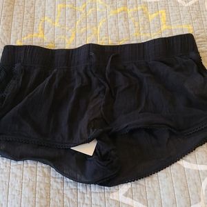 NWT Lace Detail Roxy shorts